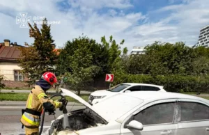 У Львові під час руху загорівся автомобіль на вул.