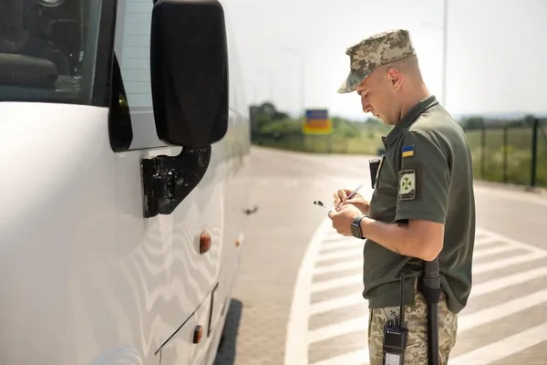 image На кордоні з Польщею перевантажені пункти пропуску «Краківець» та «Шегині»