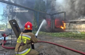 У Львові рятувальники ліквідували пожежу на складі, загинули троє людей У Львові рятувальники ліквідували пожежу на складі, загинули троє людей