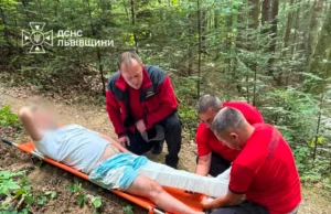 На водоспаді «Кам’янка» на Львівщині рятувальники допомогли травмованому туристу