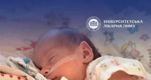 Маленька Квітка, народжена на 29 тижні з вагою 900 г, одужує в Університетській лікарні Львова