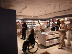 У Львові в колишньому кінотеатрі відкрили книгарню-кав’ярню «Сенс»