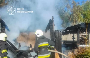У Яворові під час пожежі господарської будівлі вогнеборці захистили ще чотири У Яворові під час пожежі господарської будівлі вогнеборці захистили ще чотири