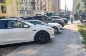 На вул. Залізничній у Львові дозволене лише паралельне паркування вздовж бордюру На вул.