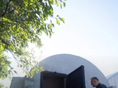 (Українська) У центрі «Незламні матусі» у Львові облаштовують перше мобільне укриття У центрі «Незламні матусі» у Львові облаштовують перше мобільне укриття