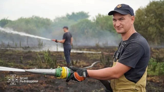 На Львівщині рятувальники ліквідували десятки пожеж в екосистемах