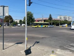 У Львові на вулиці Любінській автомобіль травмував пішохода У Львові на вулиці Любінській автомобіль травмував пішохода