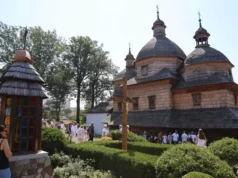 (Українська) У Жовкві після реставрації відслужили перший молебень у Церкві Пресвятої Трійці У Жовкві після реставрації відслужили перший молебень у Церкві Пресвятої Трійці