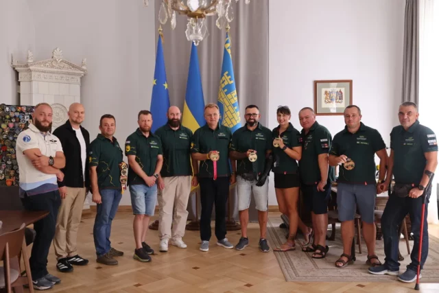 Ветеранський клуб «Жабколапки» зі Львова проплив 107 км за добу на Crazy Challenge