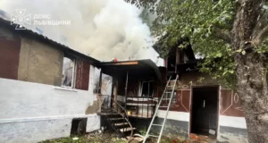 У селі Гряда на Львівщині рятувальники загасили пожежу в житловому будинку