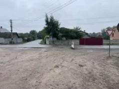 У Надичах на перехресті двох доріг встановили нові знаки У Надичах на перехресті двох доріг встановили нові знаки