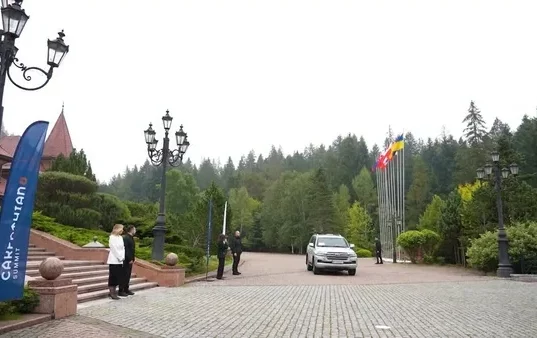 В Україні стартував саміт «Карпатська вісімка» C8