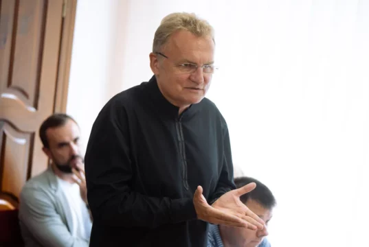 Справу щодо землі колишнього ринку «Добробут» знову розглянули в апеляційному суді за участі Андрія Садового