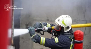 У Стрию рятувальники евакуювали мешканців під час пожежі в багатоповерхівці