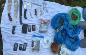 На Самбірщині судитимуть чоловіка, який вирощував коноплі та зберігав зброю На Самбірщині судитимуть чоловіка, який вирощував коноплі та зберігав зброю