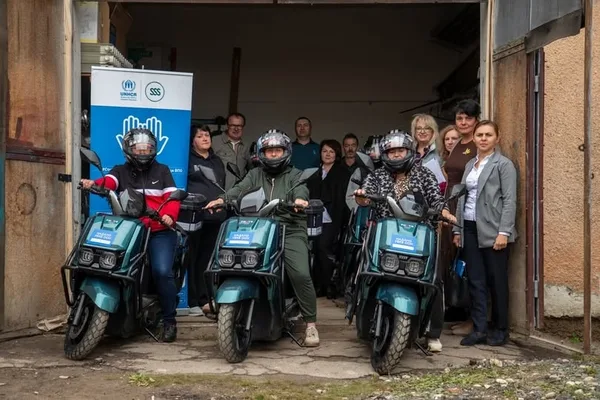 image Благодійний фонд передав скутери соцпрацівникам сіл Орів, Доброгостів та Уличне
