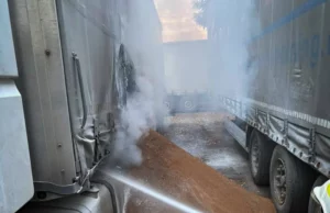 У Дрогобичі загорівся причіп вантажівки «Mercedes-Benz» У Дрогобичі загорівся причіп вантажівки «Mercedes-Benz»
