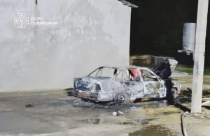 На Золочівщині рятувальники загасили палаючий автомобіль, на місці знайшли тіло