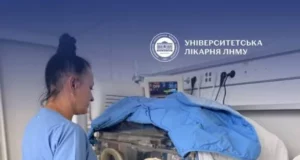 У Львові лікарі врятували породіллю з гострим панкреатитом та її недоношену доньку