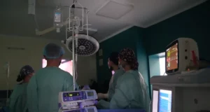 У Львові вперше провели лапароскопічну реконструкцію пацієнтці з рідкісною вадою репродуктивної системи