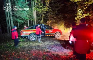 На Львівщині гірські рятувальники знайшли 83-річного туриста, який заблукав на горі Парашка На Львівщині гірські рятувальники знайшли 83-річного туриста, який заблукав на горі Парашка