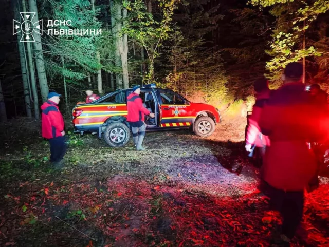 image На Львівщині гірські рятувальники знайшли 83-річного туриста, який заблукав на горі Парашка