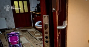 У Жовкві рятувальники відчинили квартиру, де зачинилася трирічна дівчинка