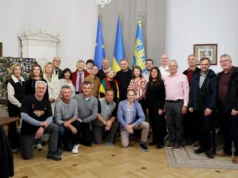 До Львова прибула делегація UCCA та передала військовим 52 «швидкі»