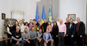 До Львова прибула делегація UCCA та передала військовим 52 «швидкі»