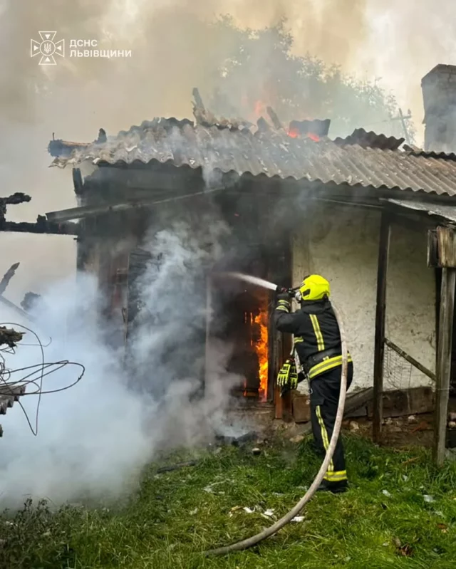 У селі Глуховичі Львівського району загорівся житловий будинок