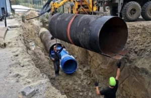 Львівводоканал завершує укладання нового магістрального водогону під дорогою Львівводоканал завершує укладання нового магістрального водогону під дорогою