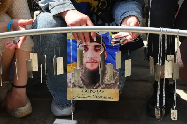 image У центрі Львова на «Місці надії» розмістили 860 жетонів полонених і зниклих безвісти захисників