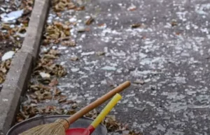 У Львові через блокування Казначейства двірники та водії залишаються без зарплат У Львові через блокування Казначейства двірники та водії залишаються без зарплат