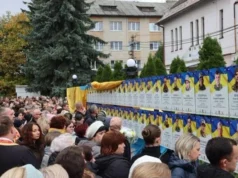 У Ходорові відкрили та освятили Алею Слави захисників України У Ходорові відкрили та освятили Алею Слави захисників України