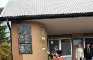У Грусятичах відкрили меморіальну дошку захиснику Андрію Вересу У Грусятичах відкрили меморіальну дошку захиснику Андрію Вересу