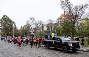 У Львові провели благодійний забіг Running Rave 2.0 для підтримки ЗСУ У Львові провели благодійний забіг Running Rave 2.0 для підтримки ЗСУ