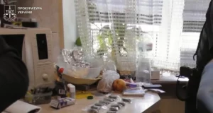 У Львові судитимуть чоловіка, який пропонував поліцейському 5 000 доларів хабаря через наркотики