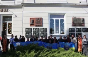 У Ходорові відкрили меморіальні дошки чотирьом полеглим випускникам-захисникам