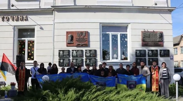 image У Ходорові відкрили меморіальні дошки чотирьом полеглим випускникам-захисникам