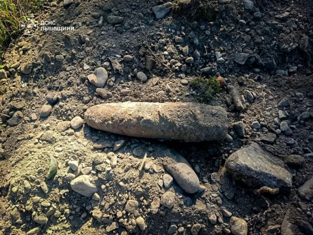 image У селі Грабовець на Львівщині під час земляних робіт знайшли артснаряд часів Другої світової