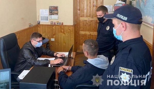 На Львівщині поліцейські затримали зловмисника за підозрою у вбивстві мешканця Закарпаття