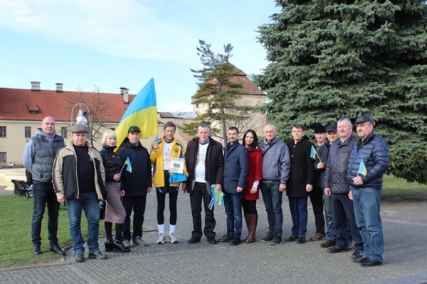 Львів’янин подолає 747 кілометрів Львівщиною із прапором України в руках