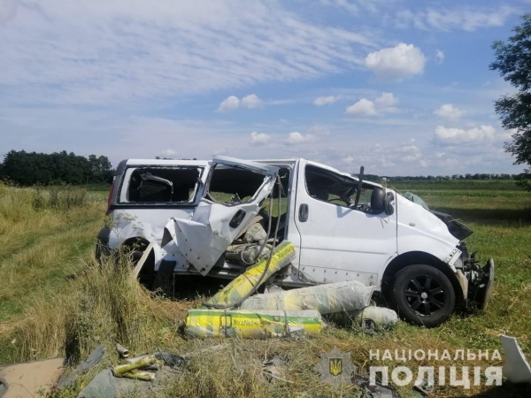 Троє осіб важко травмовані внаслідок автозіткнення у Червоноградському районі – поліцейські встановлюють усі обставини події