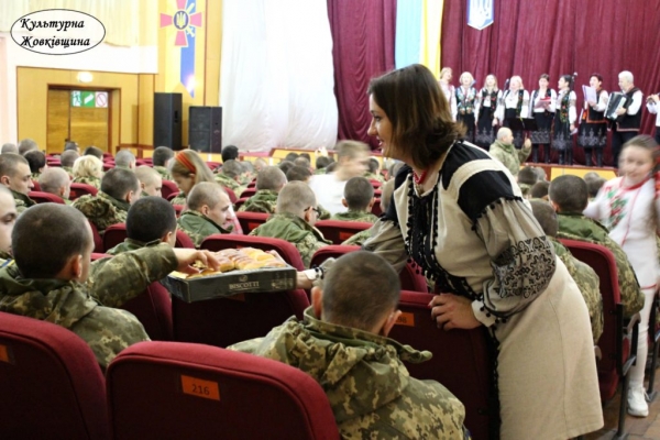 Творчі колективи Жовківщини привітали військових