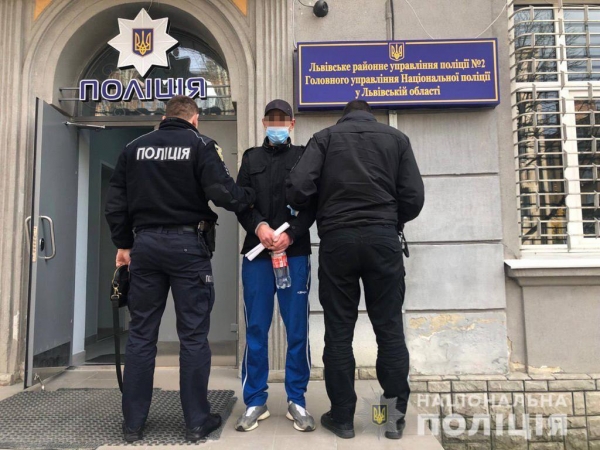 У Львові поліцейські затримали зловмисника за підозрою у вчиненні квартирної крадіжки