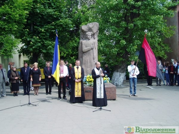 З нагоди Свята Героїв у Жовкві зібралася громадськість міста